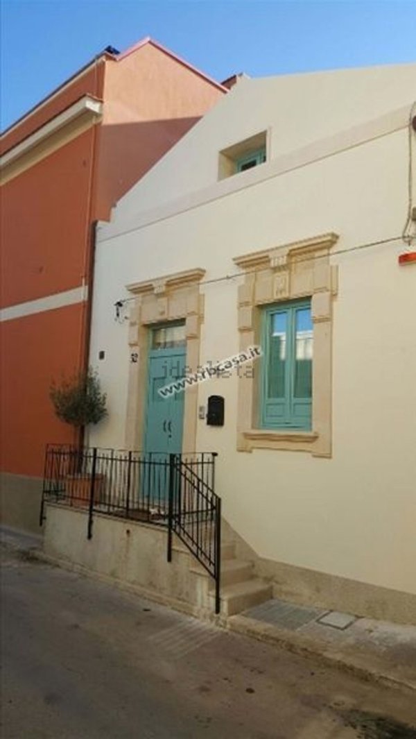 casa indipendente in vendita ad Ispica