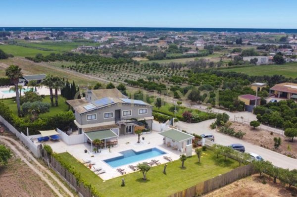 casa indipendente in vendita ad Ispica in zona Santa Maria del Focallo