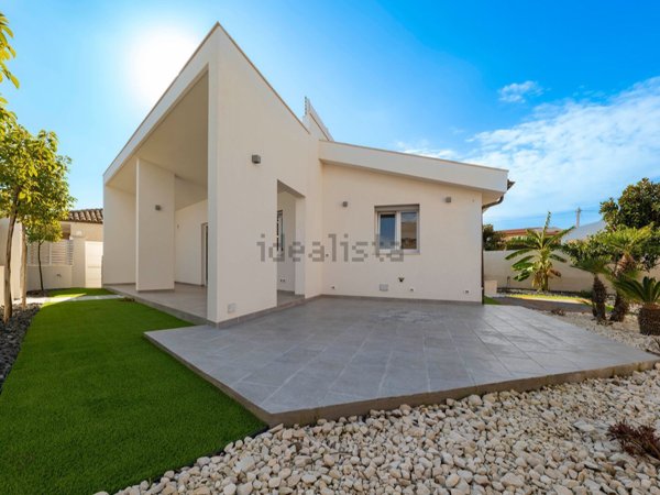 casa indipendente in vendita ad Ispica in zona Santa Maria del Focallo