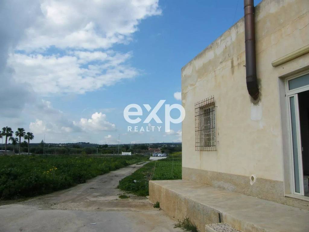 casa indipendente in vendita ad Ispica in zona Santa Maria del Focallo