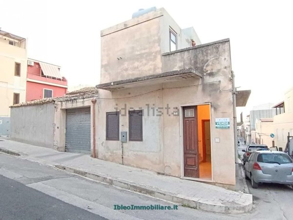 casa indipendente in vendita ad Ispica
