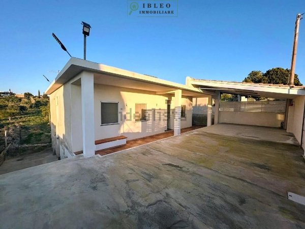 casa indipendente in vendita ad Ispica in zona Santa Maria del Focallo