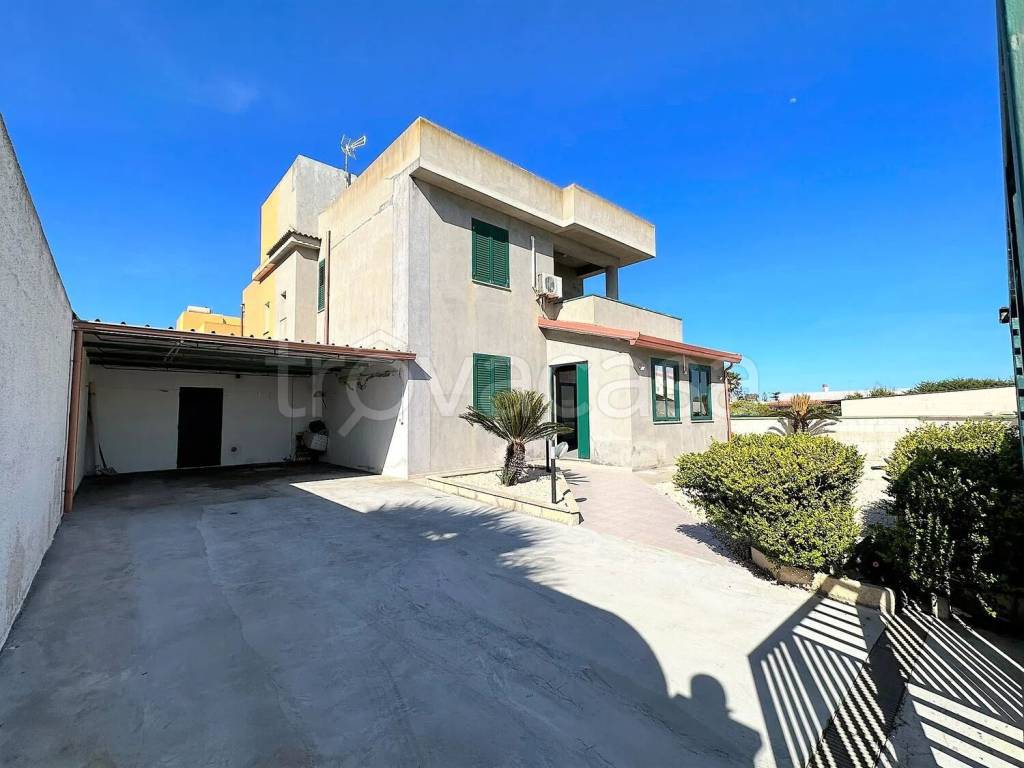 casa indipendente in vendita ad Ispica in zona Santa Maria del Focallo