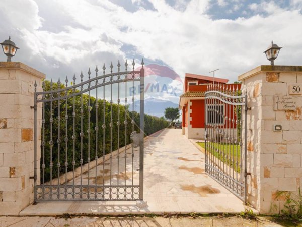 casa indipendente in vendita ad Ispica in zona Santa Maria del Focallo