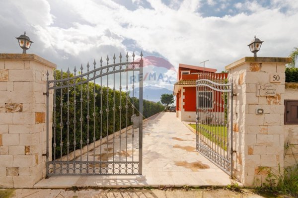 casa indipendente in vendita ad Ispica in zona Santa Maria del Focallo