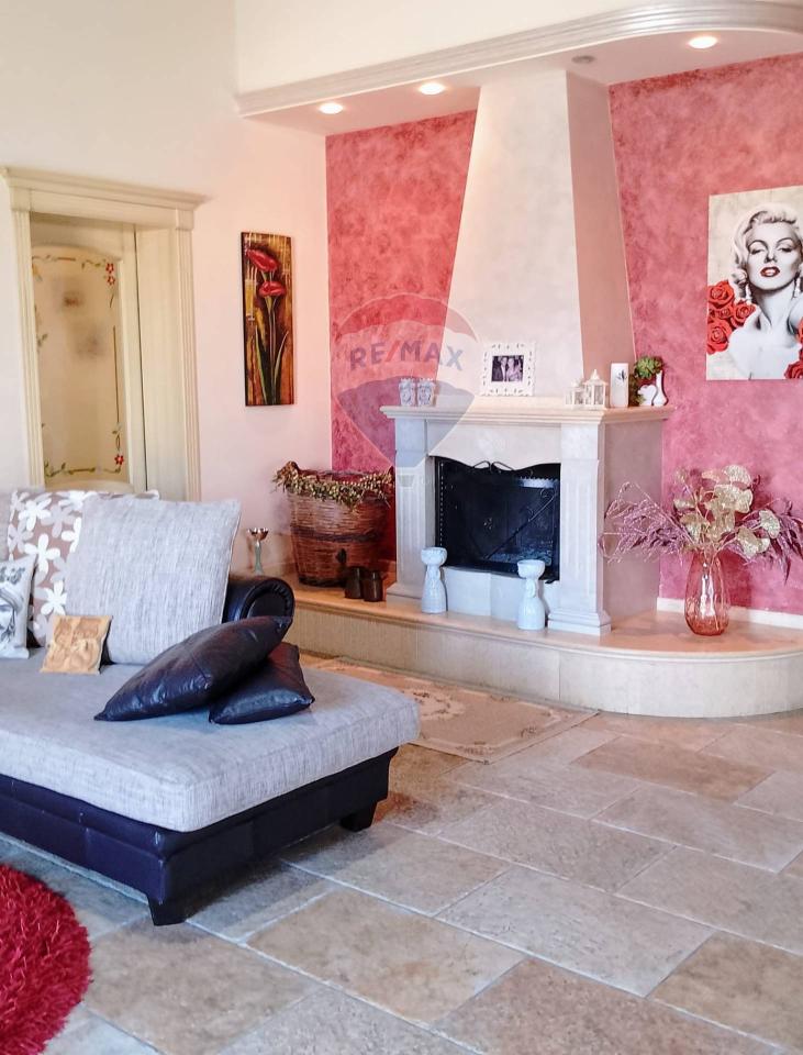 casa indipendente in vendita ad Ispica in zona Santa Maria del Focallo