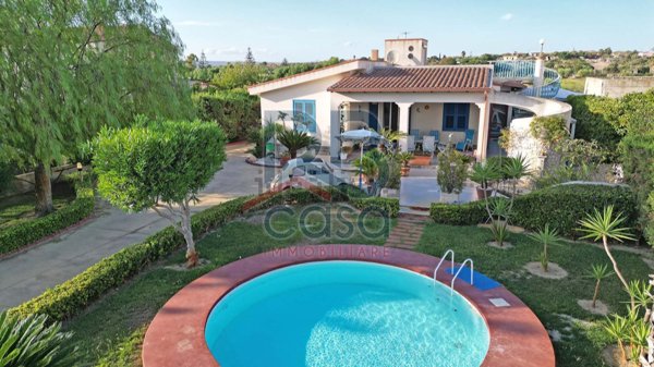 casa indipendente in vendita ad Ispica in zona Santa Maria del Focallo