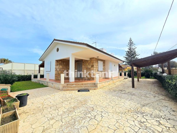 casa indipendente in vendita ad Ispica in zona Santa Maria del Focallo