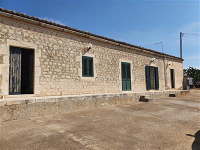 locale di sgombero in vendita ad Ispica