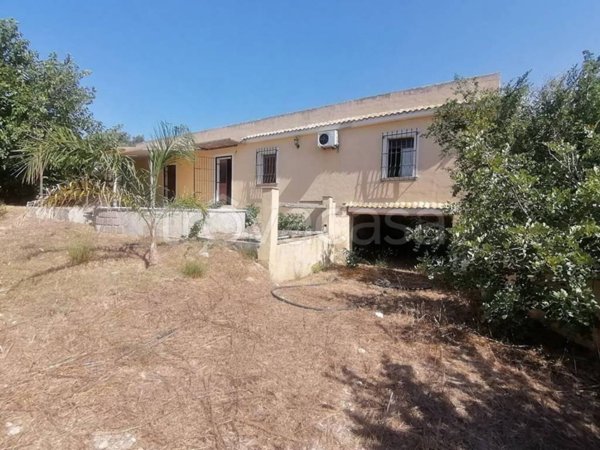 casa indipendente in vendita ad Ispica in zona Santa Maria del Focallo