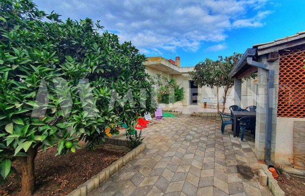 casa indipendente in vendita ad Ispica in zona Santa Maria del Focallo