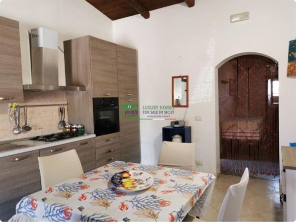 casa indipendente in vendita ad Ispica in zona Santa Maria del Focallo