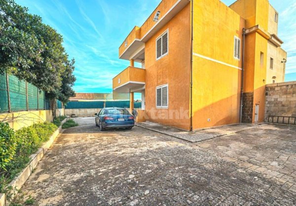 casa indipendente in vendita ad Ispica in zona Santa Maria del Focallo
