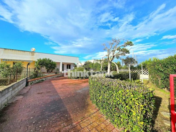 casa indipendente in vendita ad Ispica in zona Santa Maria del Focallo