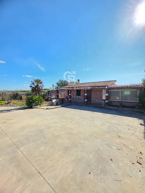 casa indipendente in vendita ad Ispica in zona Santa Maria del Focallo