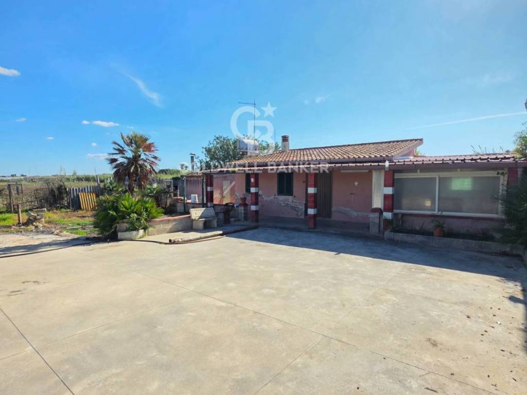 casa indipendente in vendita ad Ispica in zona Santa Maria del Focallo