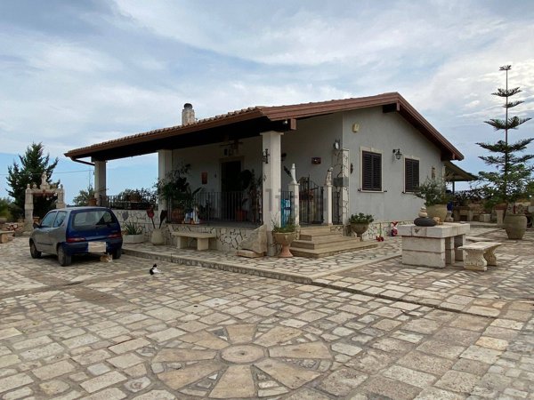 casa indipendente in vendita ad Ispica