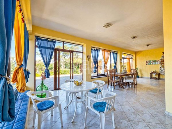 casa indipendente in vendita ad Ispica in zona Santa Maria del Focallo