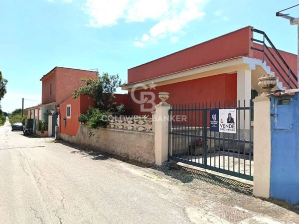 casa indipendente in vendita ad Ispica in zona Santa Maria del Focallo