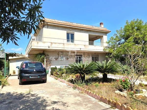 casa indipendente in vendita ad Ispica in zona Santa Maria del Focallo