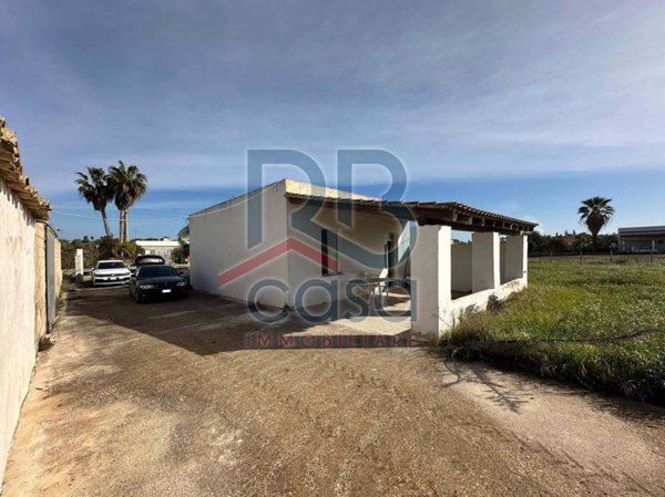 casa indipendente in vendita ad Ispica in zona Santa Maria del Focallo