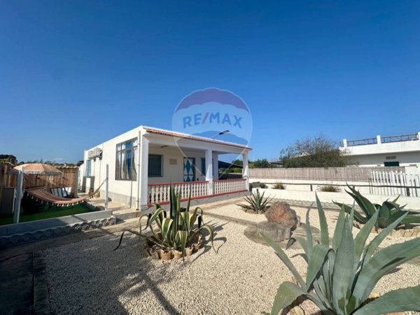 casa indipendente in vendita ad Ispica in zona Marina Marza