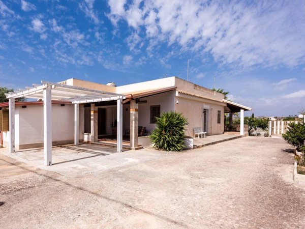 casa indipendente in vendita ad Ispica in zona Santa Maria del Focallo