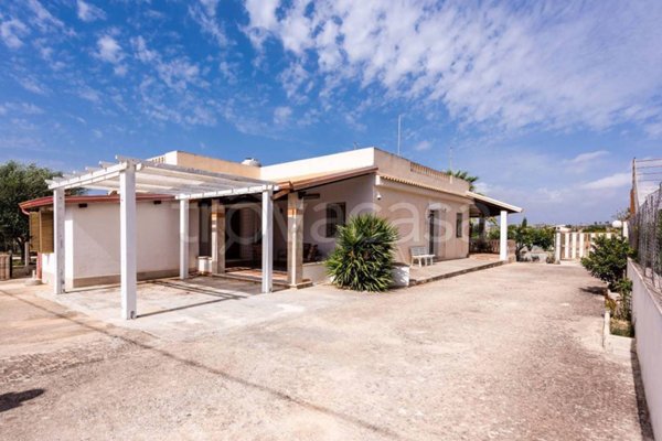casa indipendente in vendita ad Ispica in zona Santa Maria del Focallo
