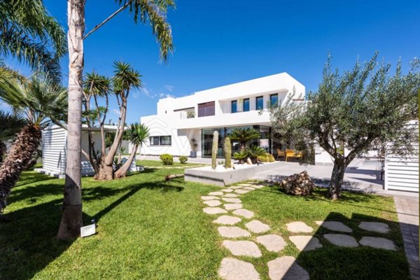 casa indipendente in vendita ad Ispica in zona Santa Maria del Focallo