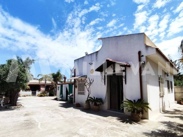 casa indipendente in vendita ad Ispica in zona Santa Maria del Focallo