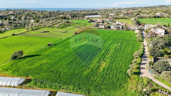 casa indipendente in vendita ad Ispica in zona Santa Maria del Focallo