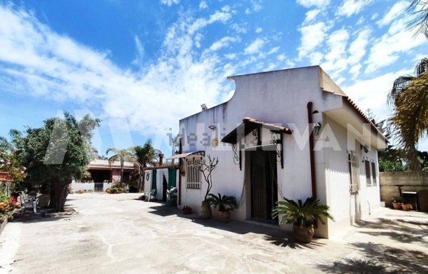 casa indipendente in vendita ad Ispica in zona Santa Maria del Focallo