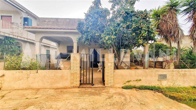 casa indipendente in vendita ad Ispica in zona Santa Maria del Focallo