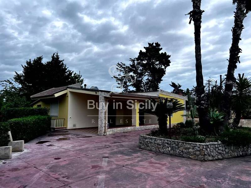 casa indipendente in vendita ad Ispica in zona Santa Maria del Focallo