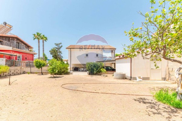 casa indipendente in vendita ad Ispica in zona Santa Maria del Focallo