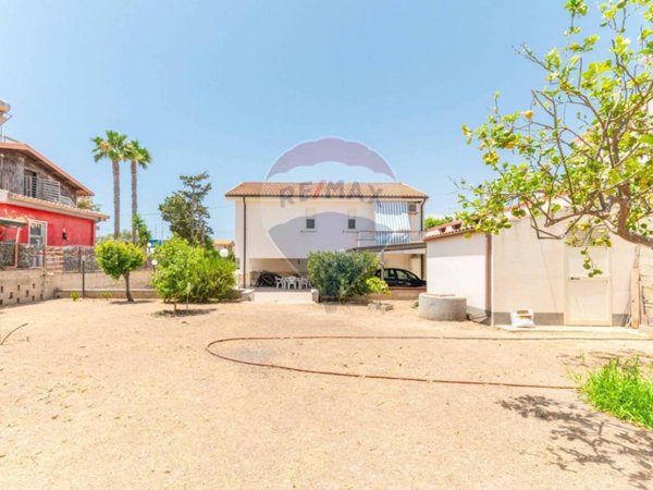 casa indipendente in vendita ad Ispica in zona Santa Maria del Focallo