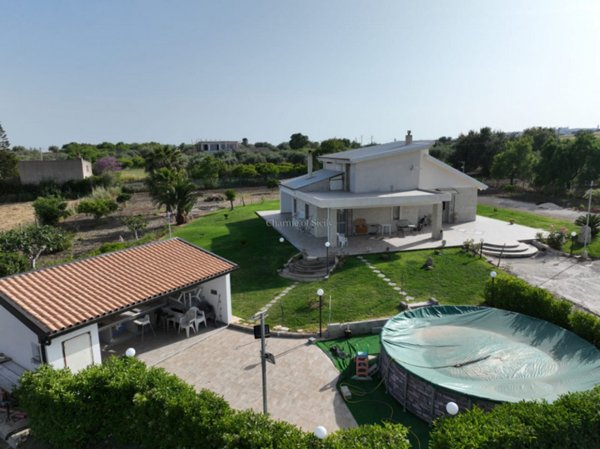 casa indipendente in vendita ad Ispica