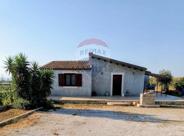 casa indipendente in vendita ad Ispica in zona Santa Maria del Focallo