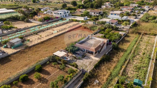 casa indipendente in vendita ad Ispica in zona Santa Maria del Focallo