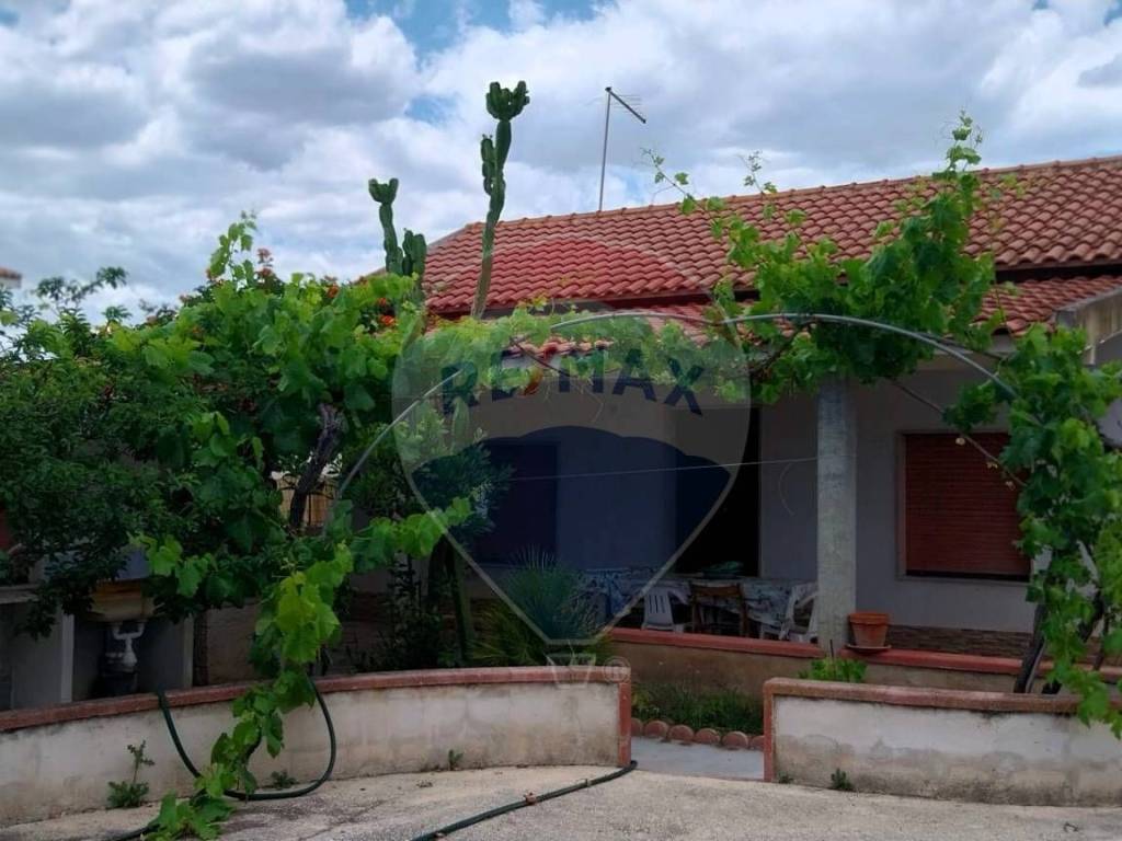 casa indipendente in vendita ad Ispica in zona Santa Maria del Focallo