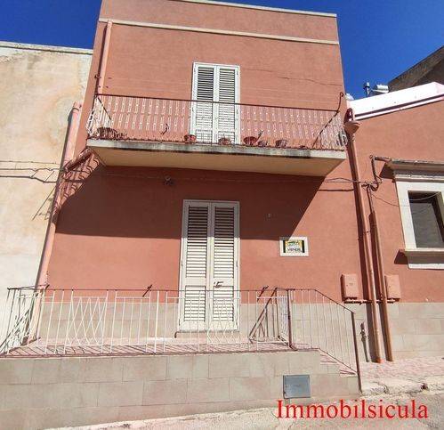 casa indipendente in vendita ad Ispica