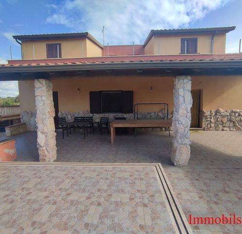 casa indipendente in vendita ad Ispica in zona Santa Maria del Focallo