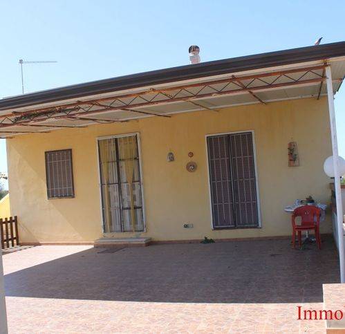 casa indipendente in vendita ad Ispica in zona Santa Maria del Focallo