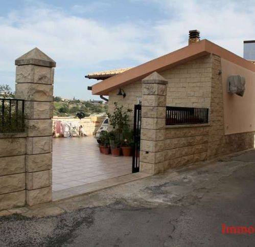 casa indipendente in vendita ad Ispica