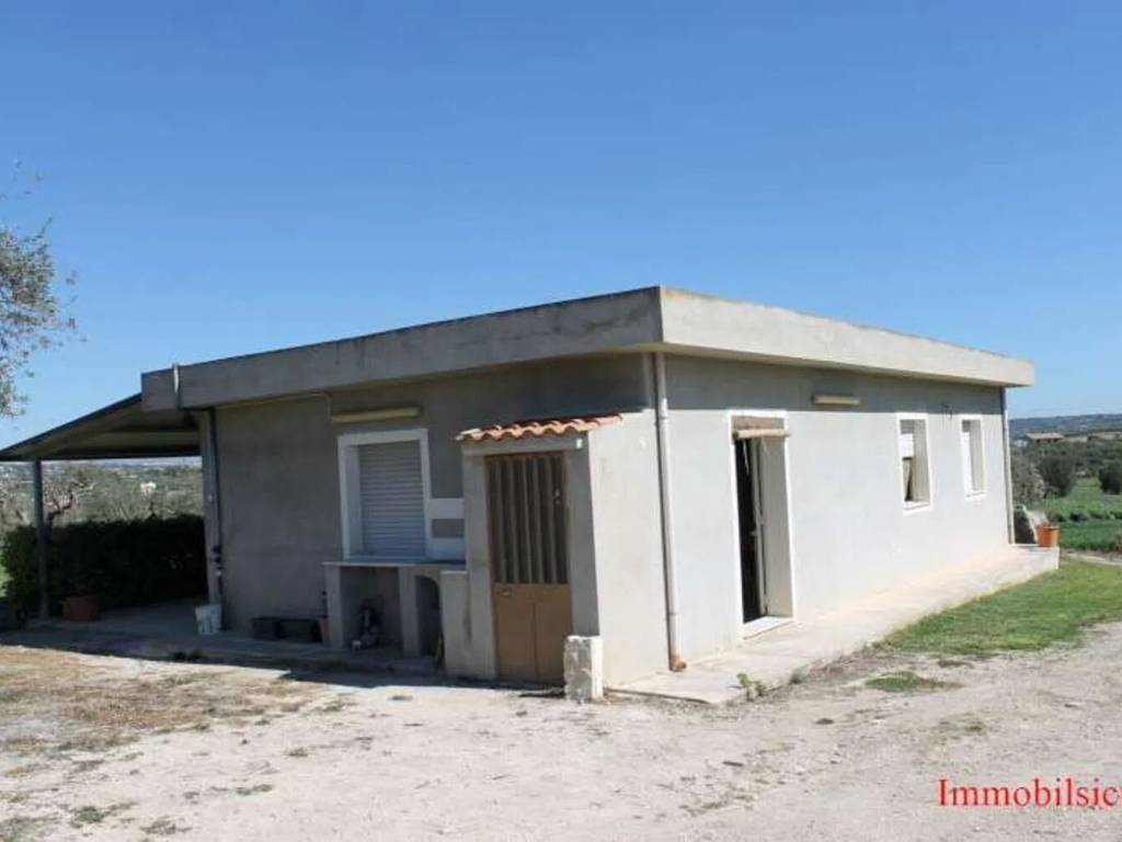 casa indipendente in vendita ad Ispica