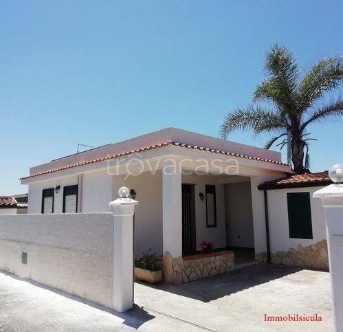 casa indipendente in vendita ad Ispica in zona Santa Maria del Focallo