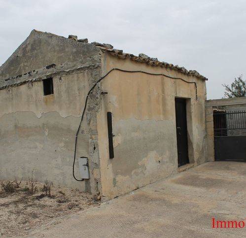 casa indipendente in vendita ad Ispica in zona Santa Maria del Focallo