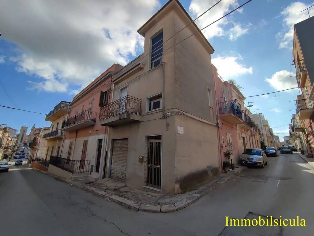 casa indipendente in vendita ad Ispica