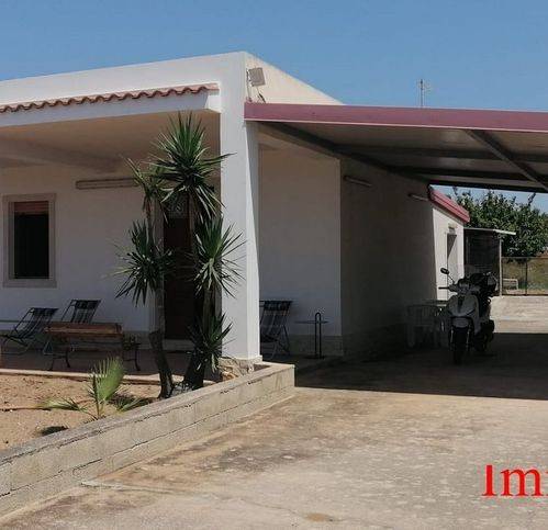 casa indipendente in vendita ad Ispica in zona Santa Maria del Focallo
