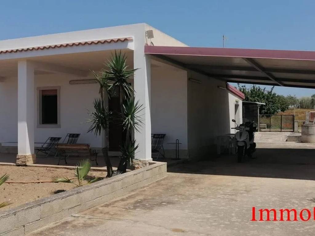 casa indipendente in vendita ad Ispica in zona Santa Maria del Focallo